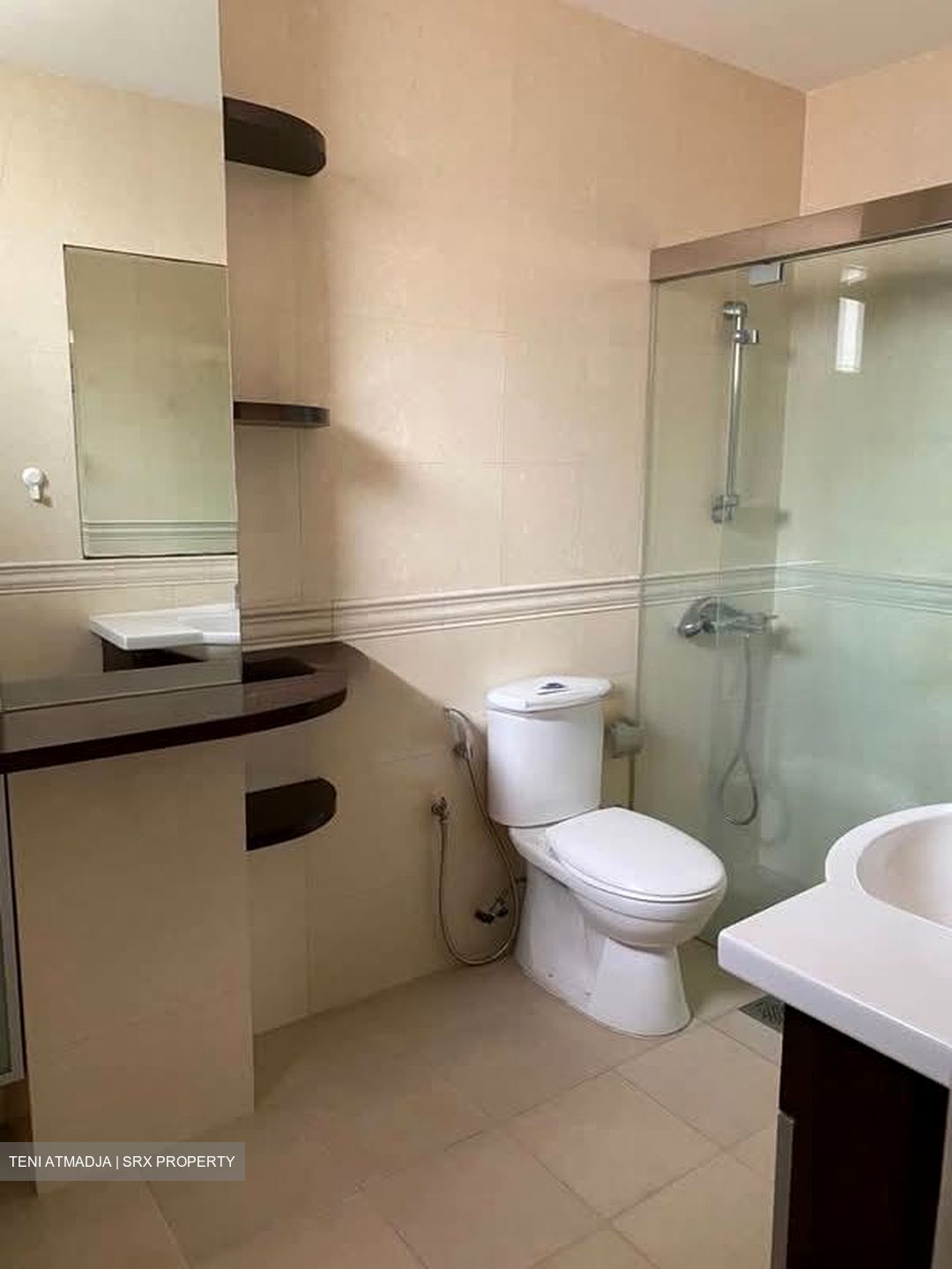 Kew Place (D16), Terrace #571136601